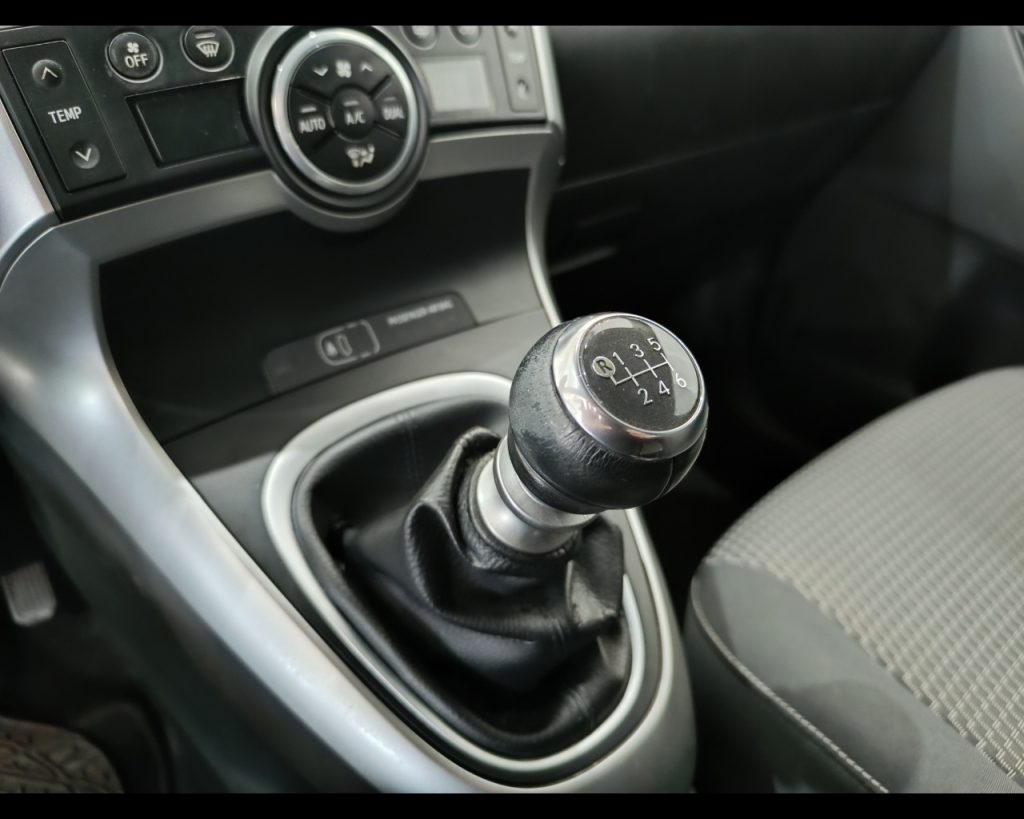 TOYOTA Verso 1.6 D-4D Style - 13