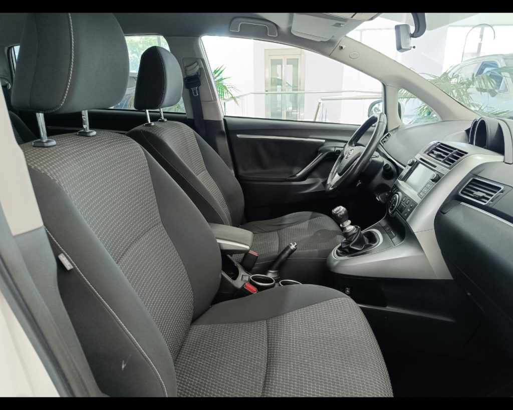 TOYOTA Verso 1.6 D-4D Style - 14