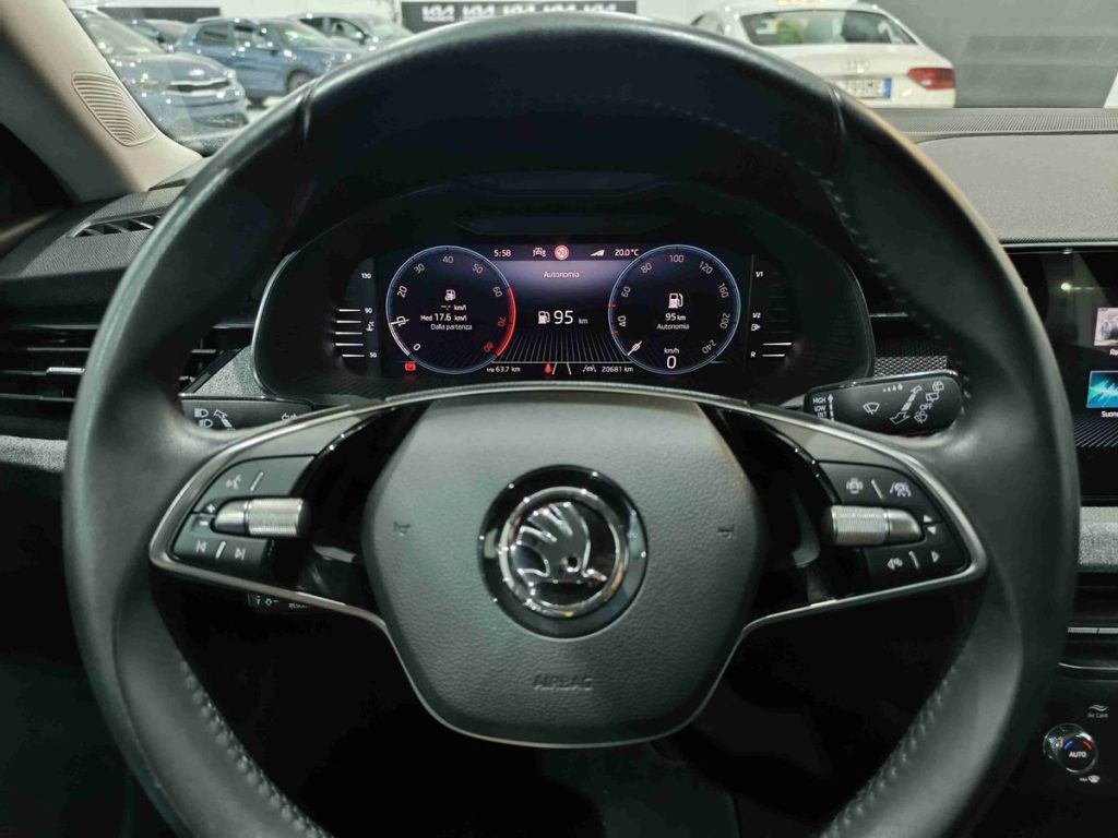 SKODA Kamiq 1.0 TSI Selection - 17