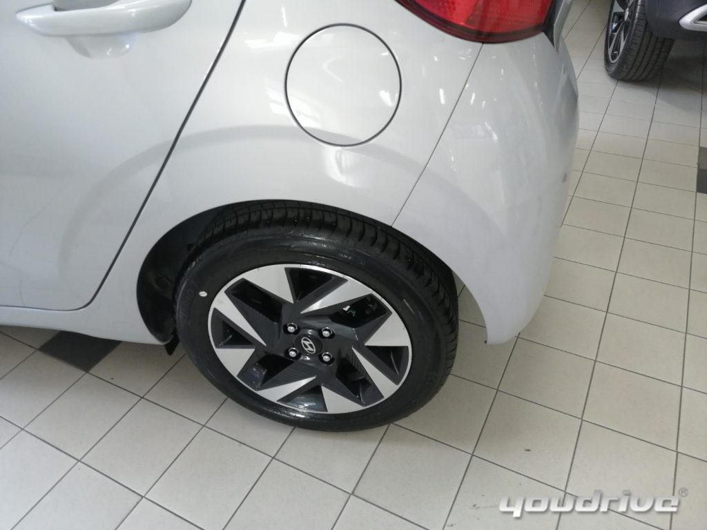 HYUNDAI i10 / 1.0 MPI Connectline MY 25 KM0 - 16