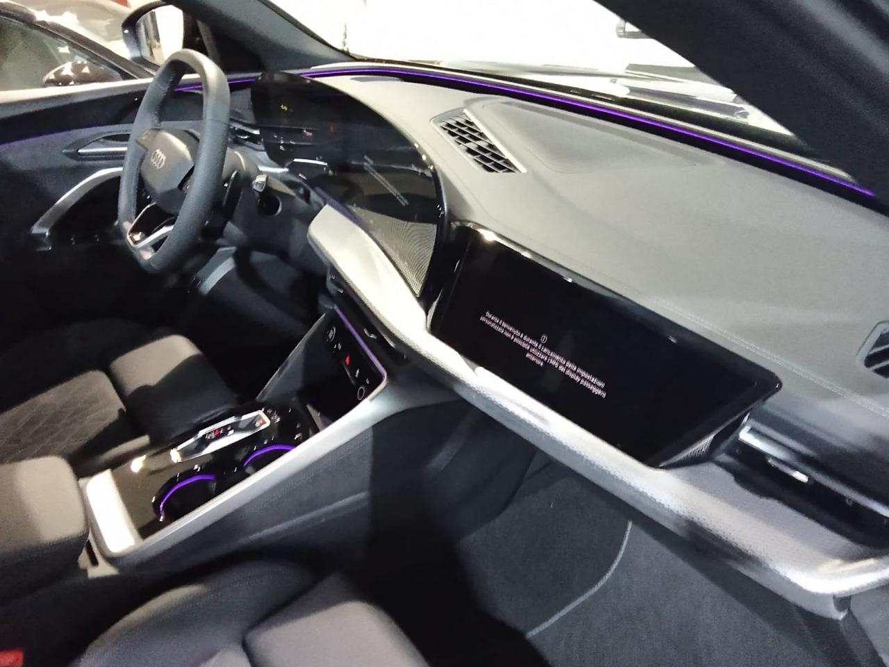 AUDI Q5 40 TDI quattro S tronic S line Tetto Apr &C20 - 8