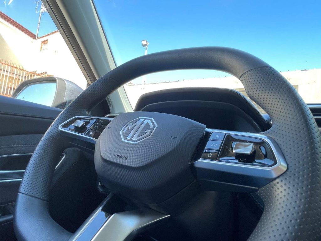 MG ZS 1.5 Standard - 8