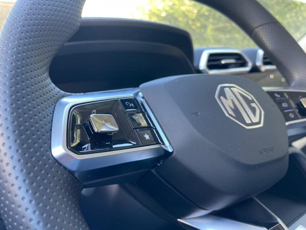 MG ZS 1.5 Standard - 16