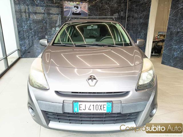 RENAULT Clio Gris foncé Pastel
