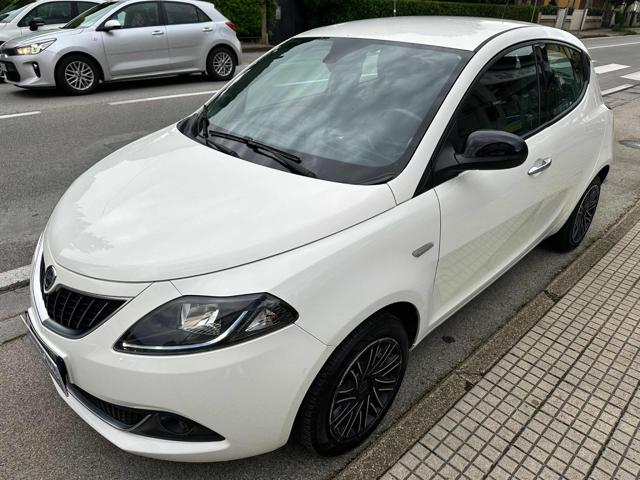 LANCIA Ypsilon Bianco metallizzato