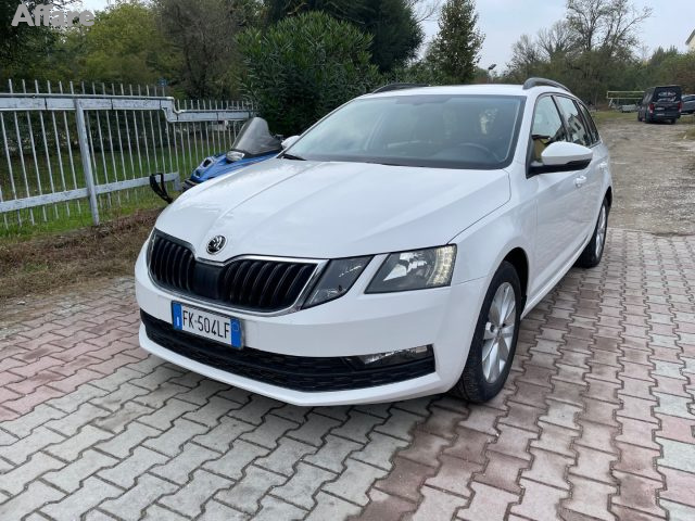 SKODA Octavia Bianco pastello