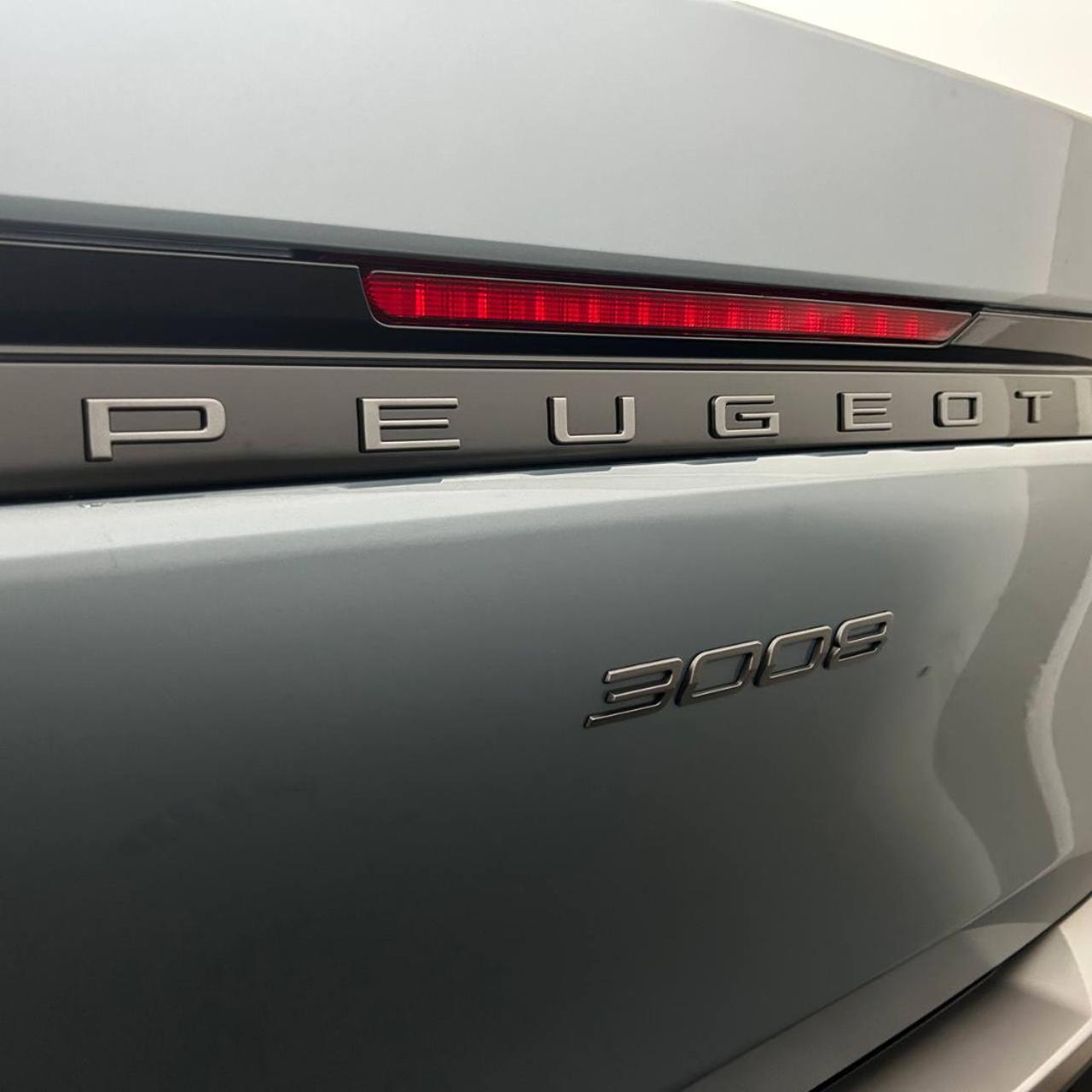 PEUGEOT 3008 Hybrid 145 e-DCS6 GT - 41