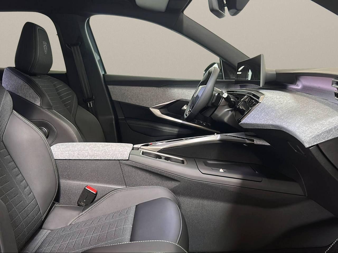 PEUGEOT 3008 Hybrid 145 e-DCS6 GT - 13