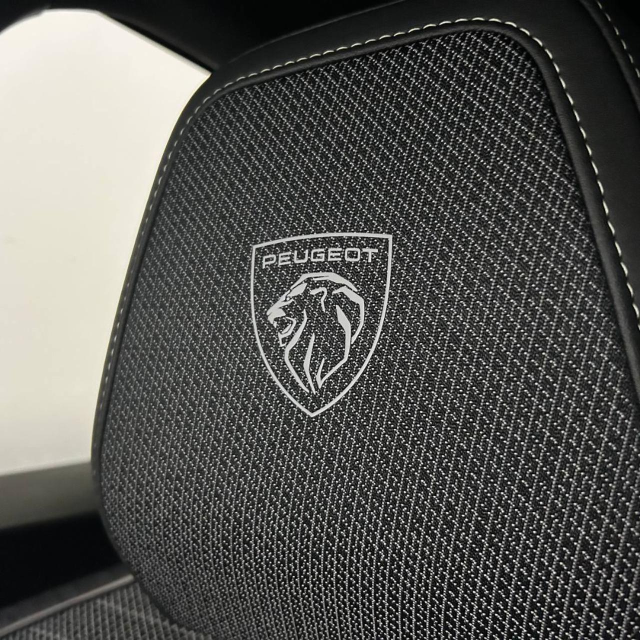 PEUGEOT 3008 Hybrid 145 e-DCS6 GT - 12