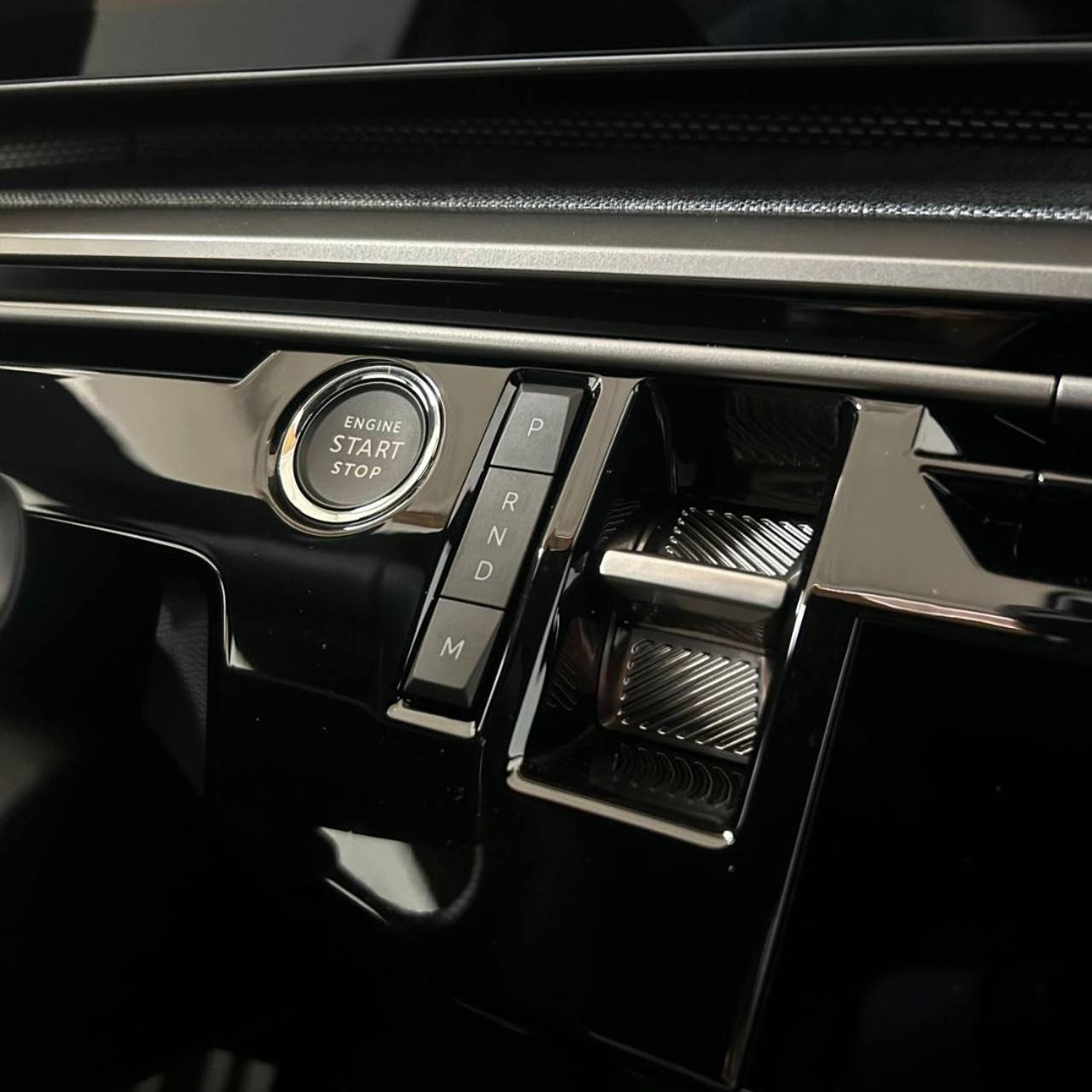 PEUGEOT 3008 Hybrid 145 e-DCS6 GT - 27