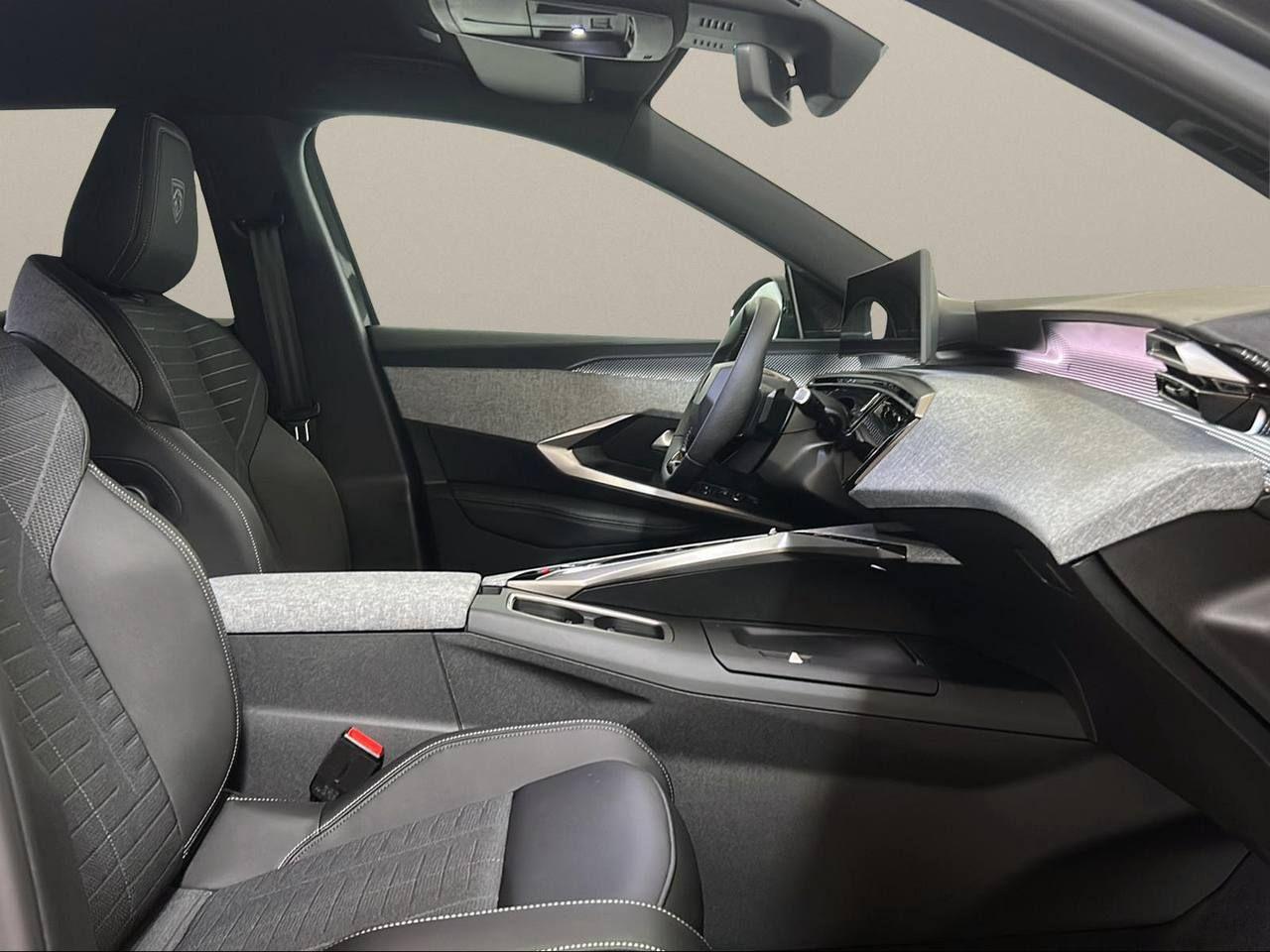 PEUGEOT 3008 Hybrid 145 e-DCS6 GT - 13