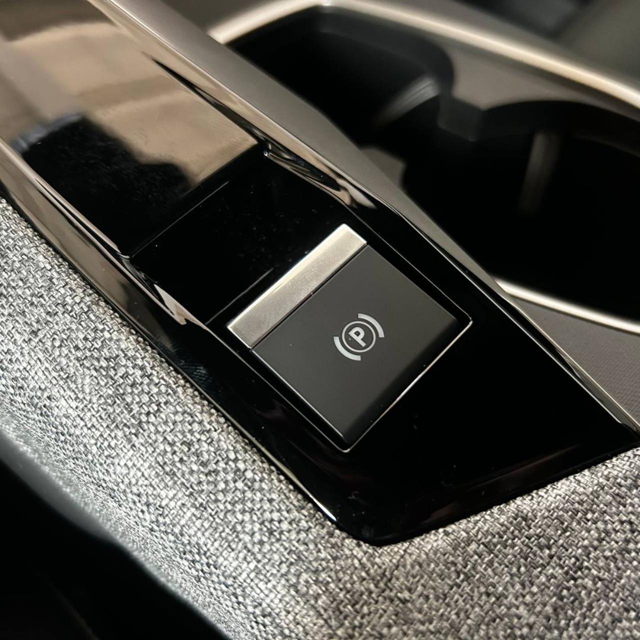 PEUGEOT 3008 Hybrid 145 e-DCS6 GT - 28