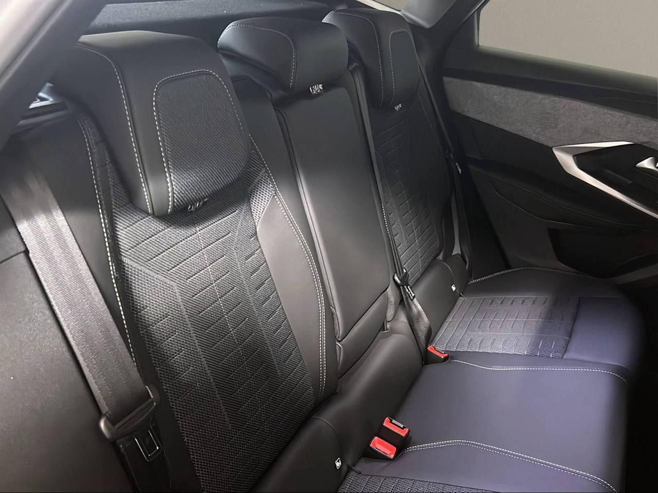 PEUGEOT 3008 Hybrid 145 e-DCS6 GT - 14