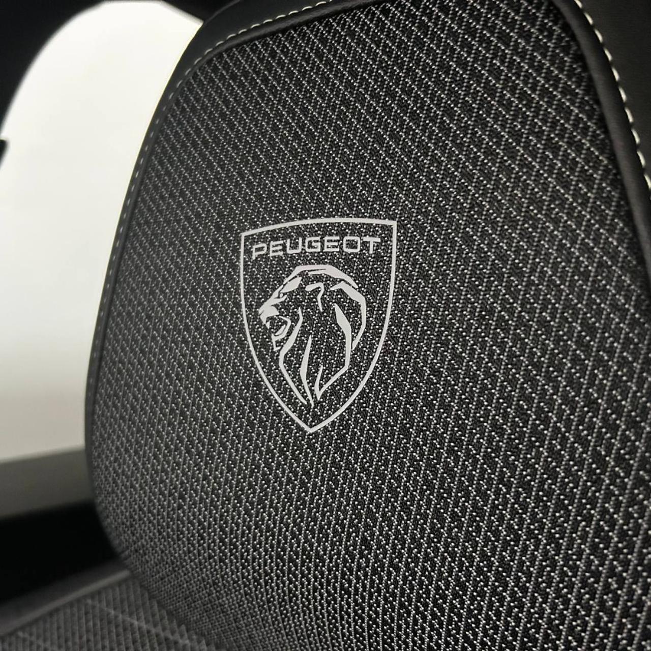 PEUGEOT 3008 Hybrid 145 e-DCS6 GT - 12