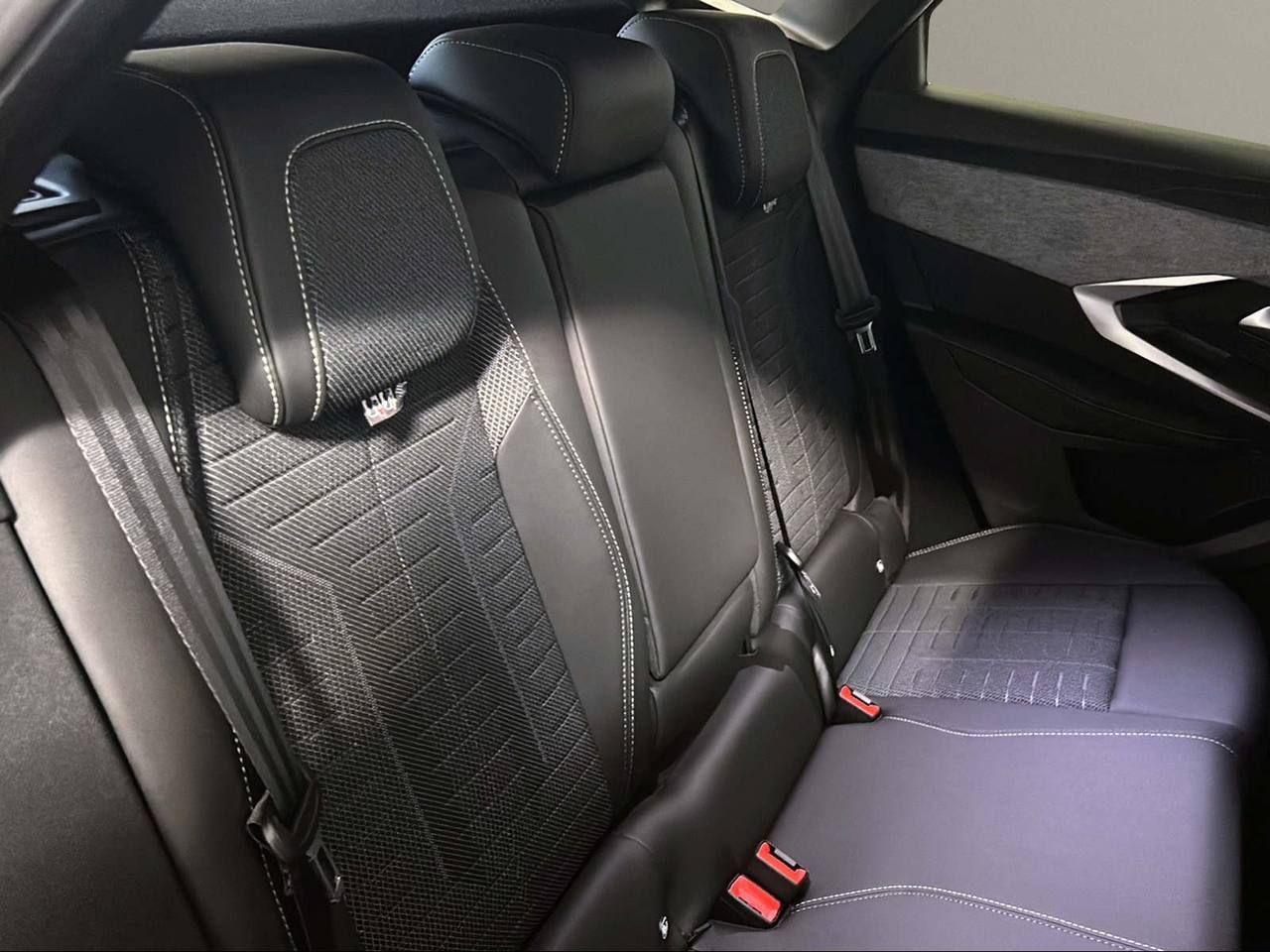 PEUGEOT 3008 Hybrid 145 e-DCS6 GT - 14