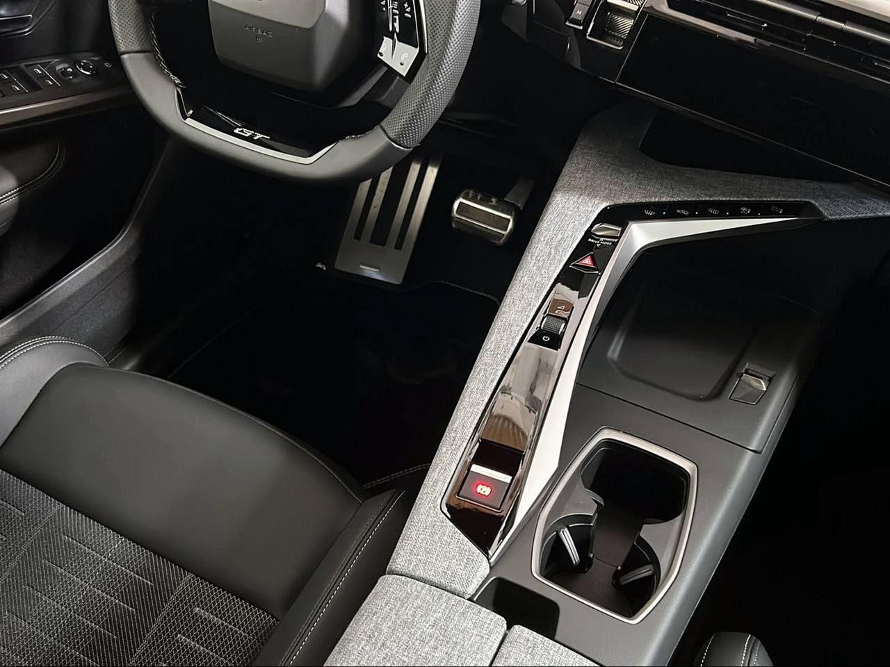 PEUGEOT 3008 Hybrid 145 e-DCS6 GT - 26