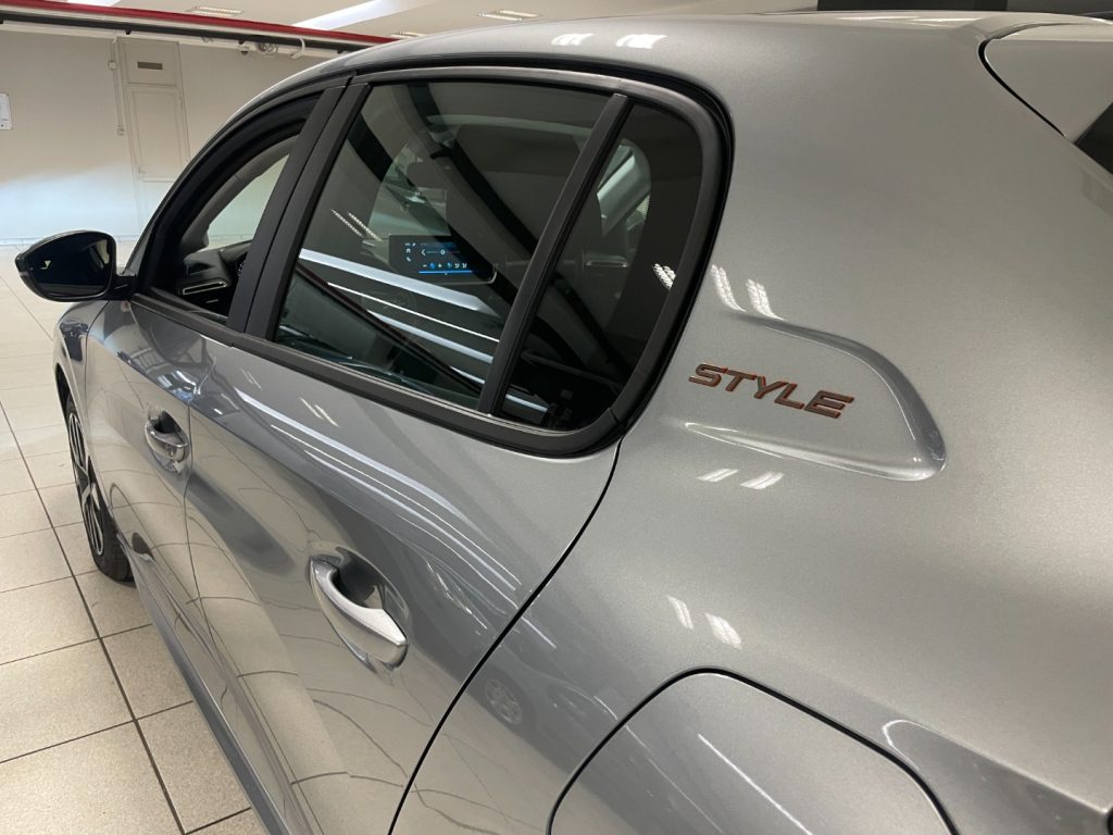 PEUGEOT 208 PureTech 100 Stop&Start 5 porte Style KM0 - 9