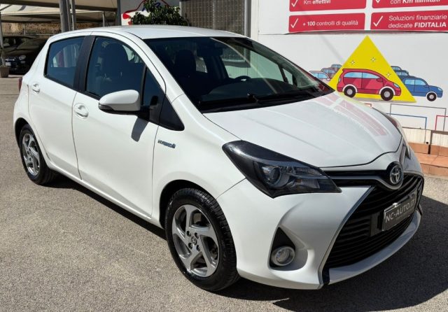 TOYOTA Yaris Bianco pastello