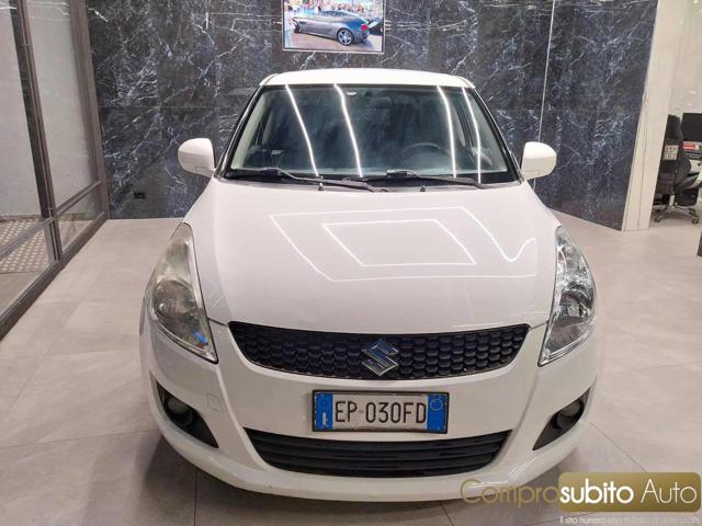 SUZUKI Swift Blanc Pastel