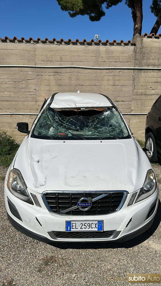 VOLVO XC60 Blanc Pastel