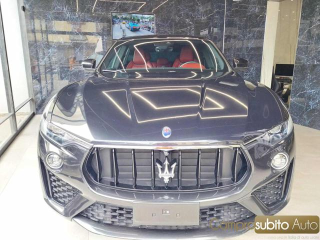 MASERATI Levante Noir Pastel