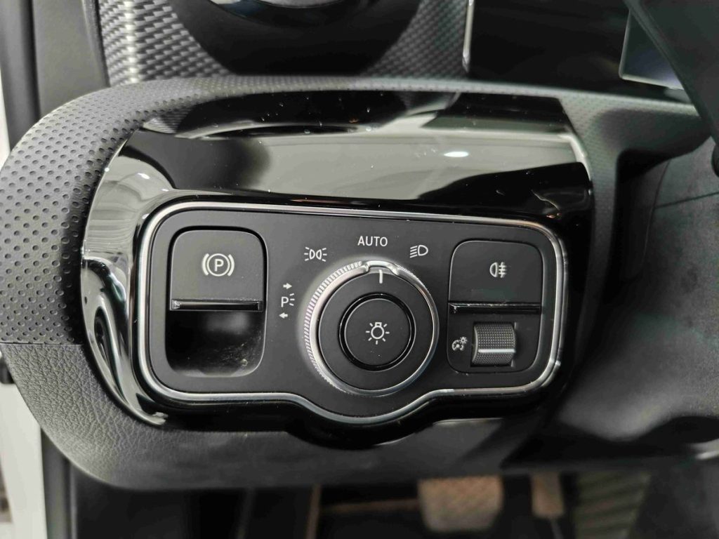 MERCEDES-BENZ CLA 200 d Automatic Shooting Brake Sport - 18