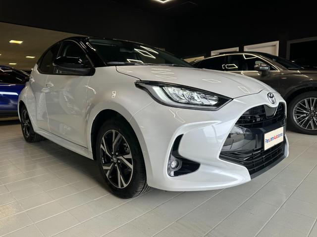 TOYOTA Yaris Bianco metallizzato