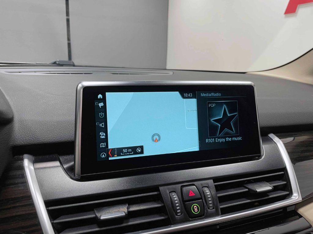 BMW 218 D ACTIVE TOURER LUXURY AUTO - 24