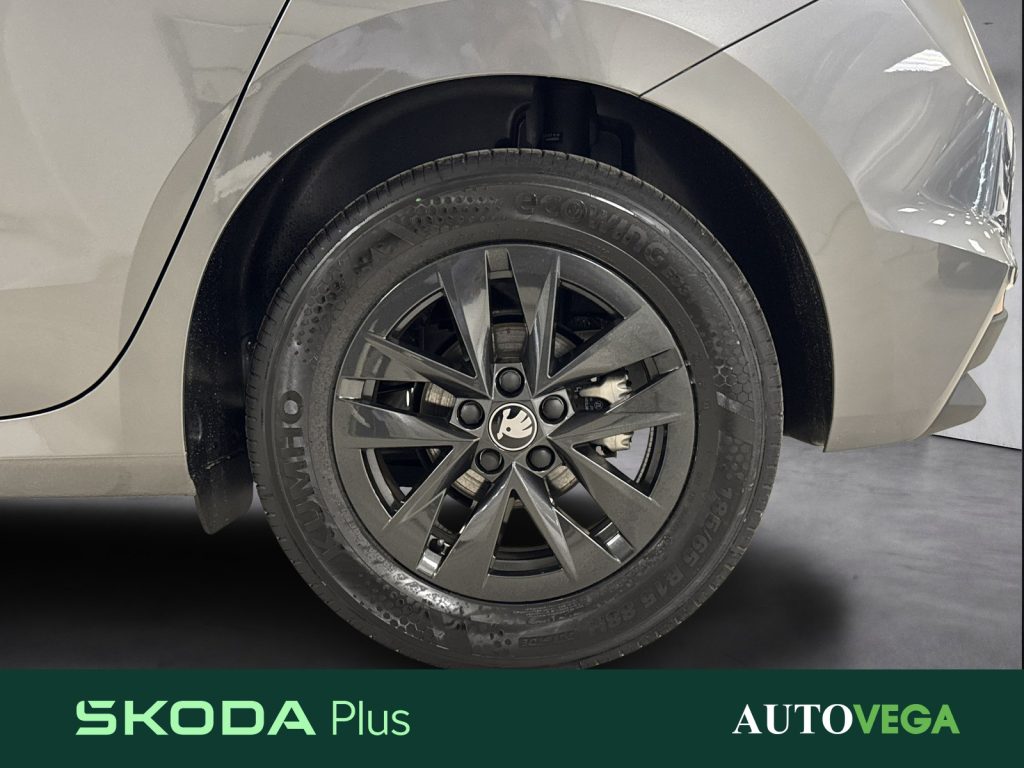 SKODA Fabia 1.0 tsi young edition 95cv - 18