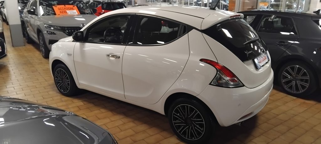 LANCIA Ypsilon 1.2 69 CV 5 porte Gold - 4