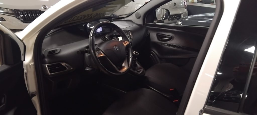 LANCIA Ypsilon 1.2 69 CV 5 porte Gold - 14