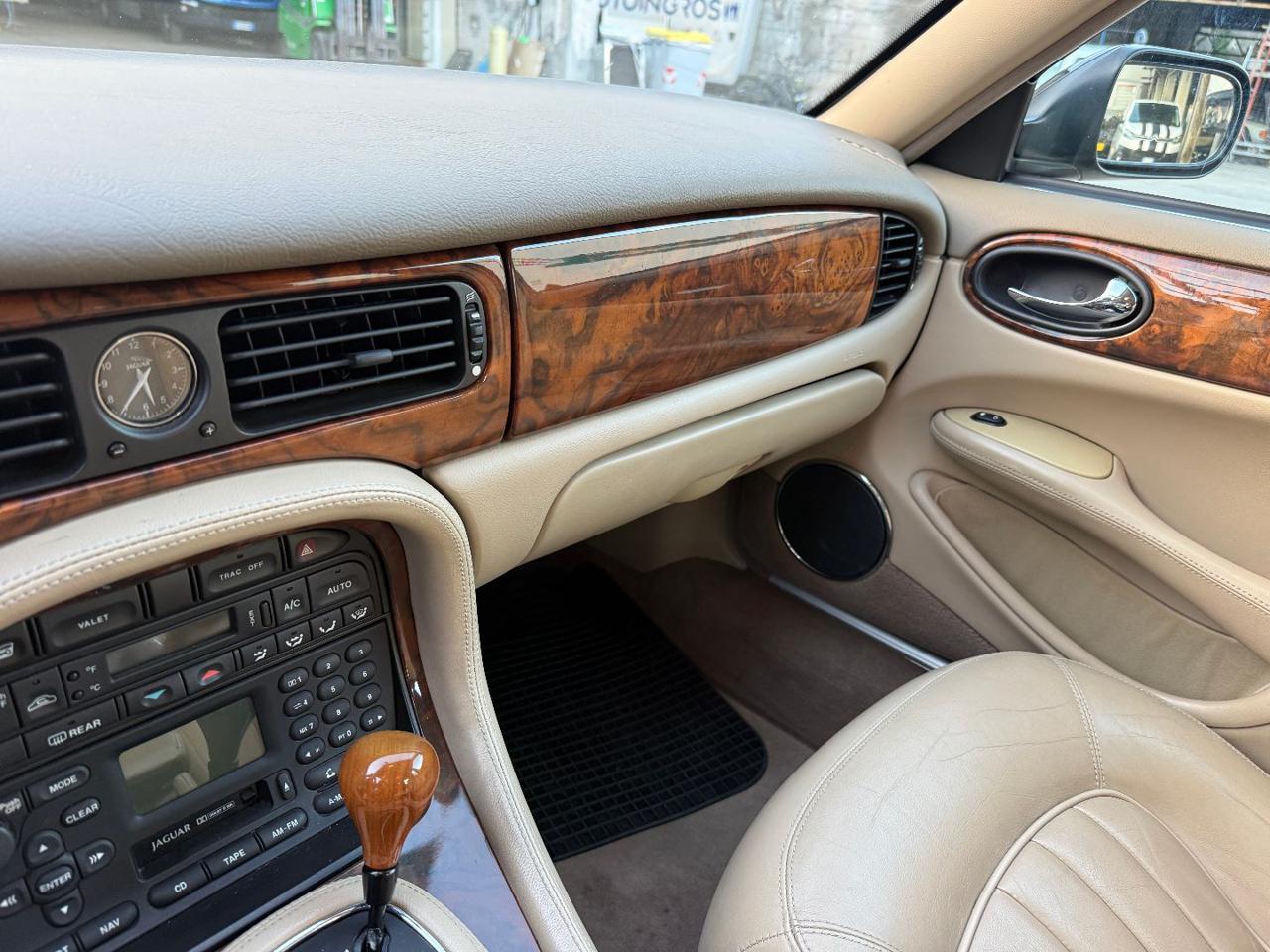 JAGUAR XJ 3.2 cat Executive  ISCRITTA ASI - 16