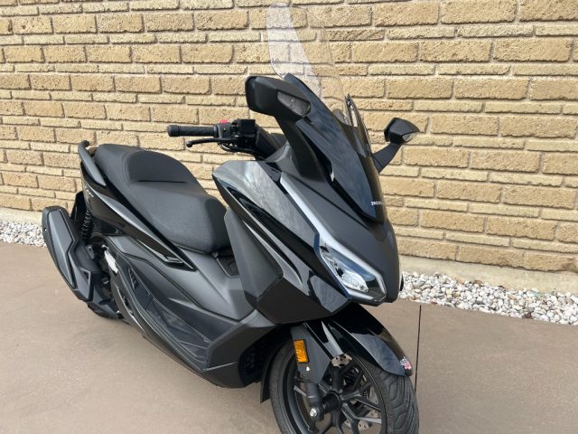 HONDA Forza 350 Nero pastello