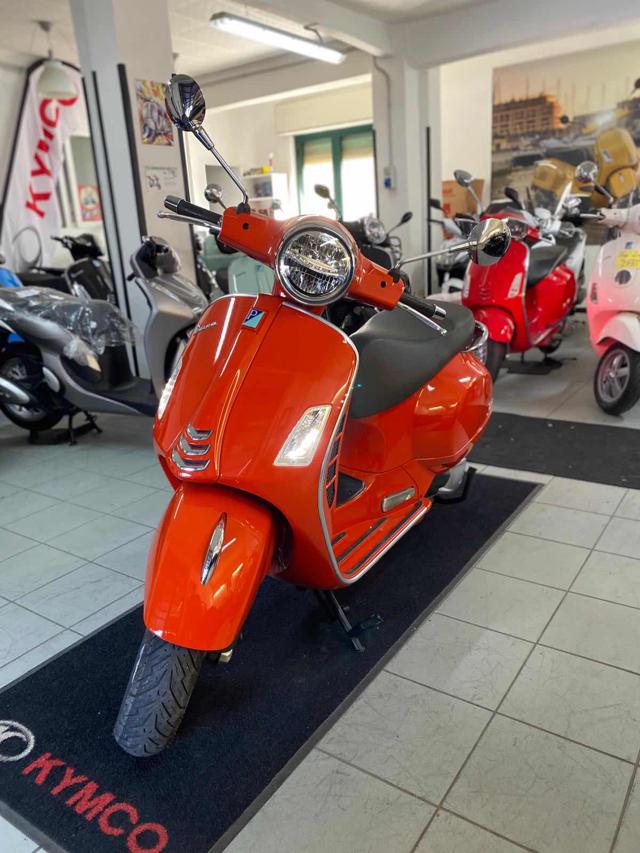 PIAGGIO Vespa GTS 300 Super Orange pastello