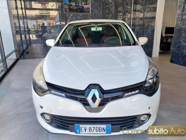 RENAULT Clio Blanc Pastel
