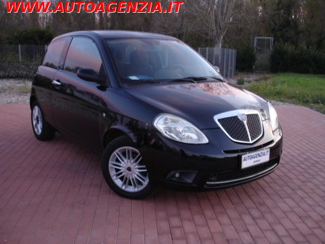 LANCIA Ypsilon Nero metallizzato