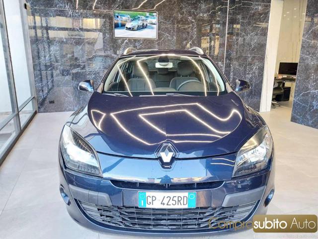 RENAULT Megane Gris foncé Pastel