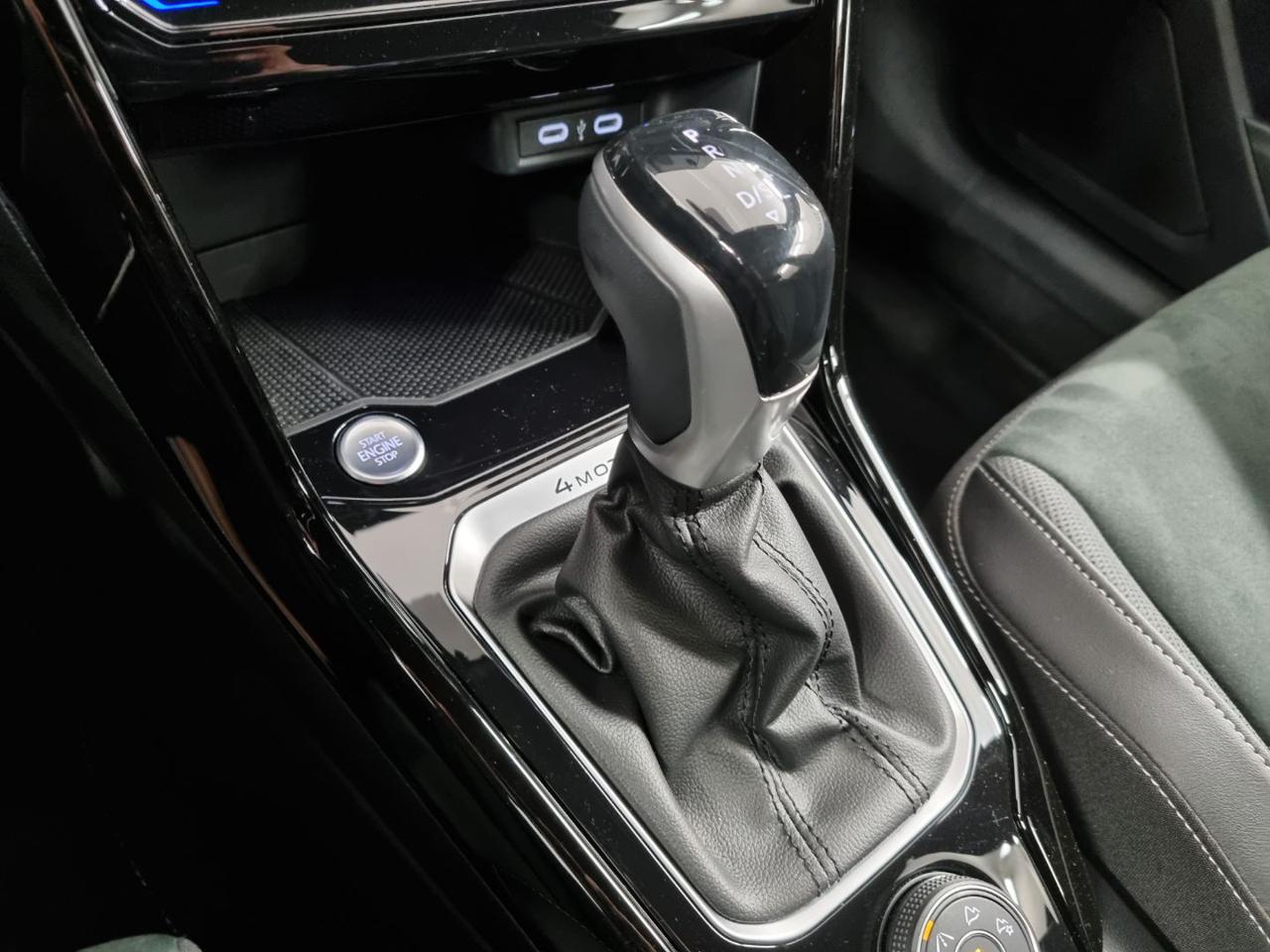 VOLKSWAGEN T-Roc R-LINE 2.0 TSI DSG 4MOTION BlueMotion Technology - 12