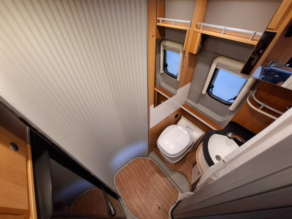 ROADCRUISER LETTI GEMELLI DOCCIA CENTRALE