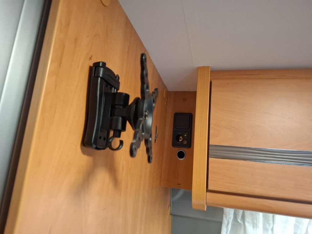 ROADCRUISER LETTI GEMELLI DOCCIA CENTRALE