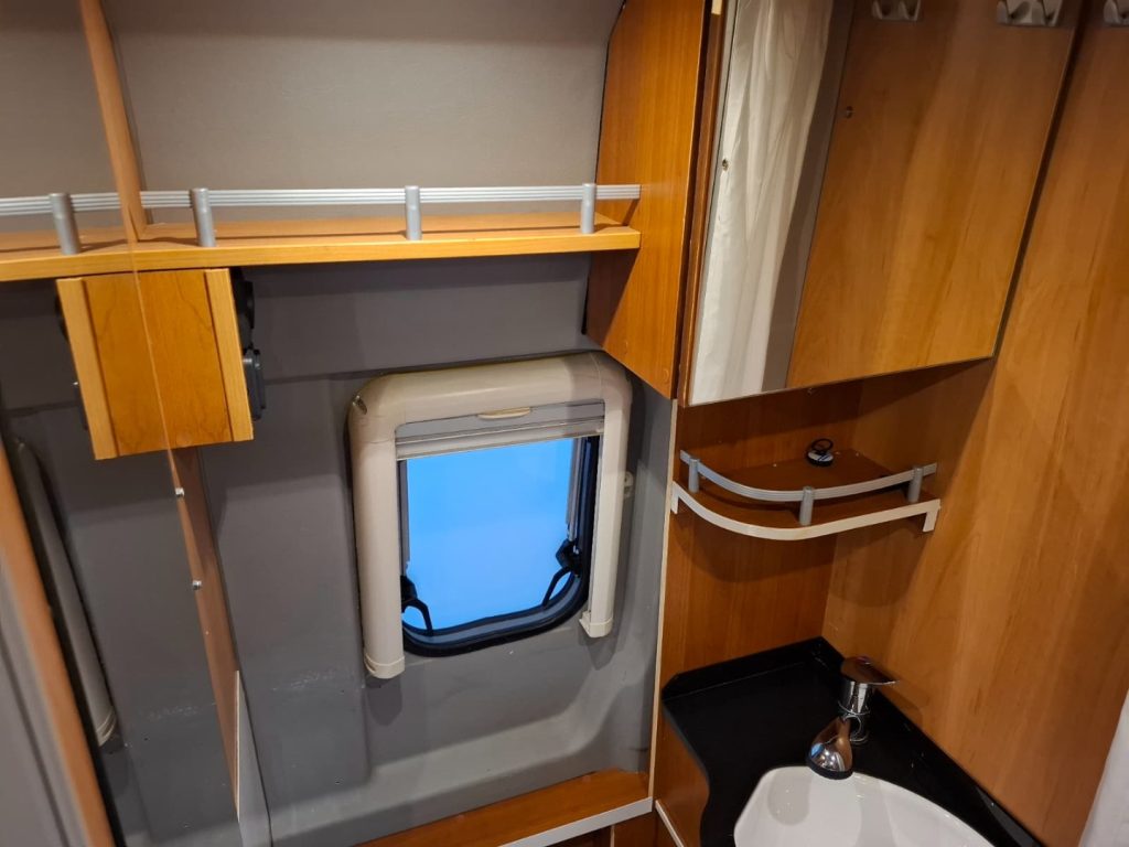 ROADCRUISER LETTI GEMELLI DOCCIA CENTRALE