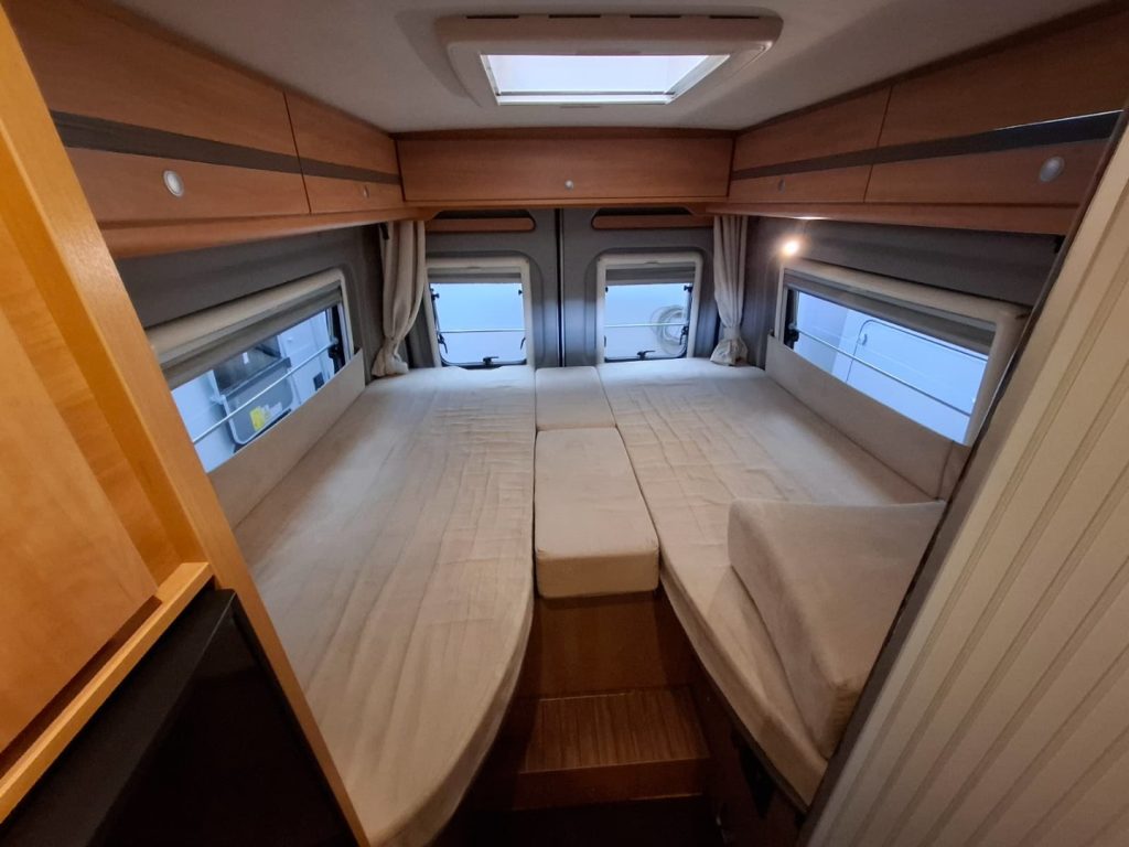 ROADCRUISER LETTI GEMELLI DOCCIA CENTRALE