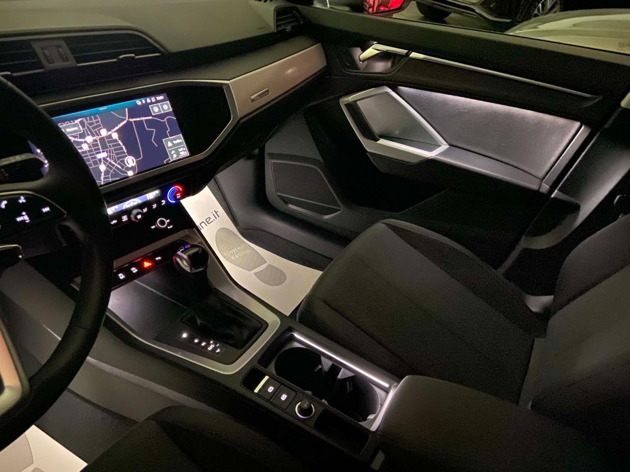 AUDI Q3 35 2.0 TDI S tronic Business Advanced COCKPIT - 36