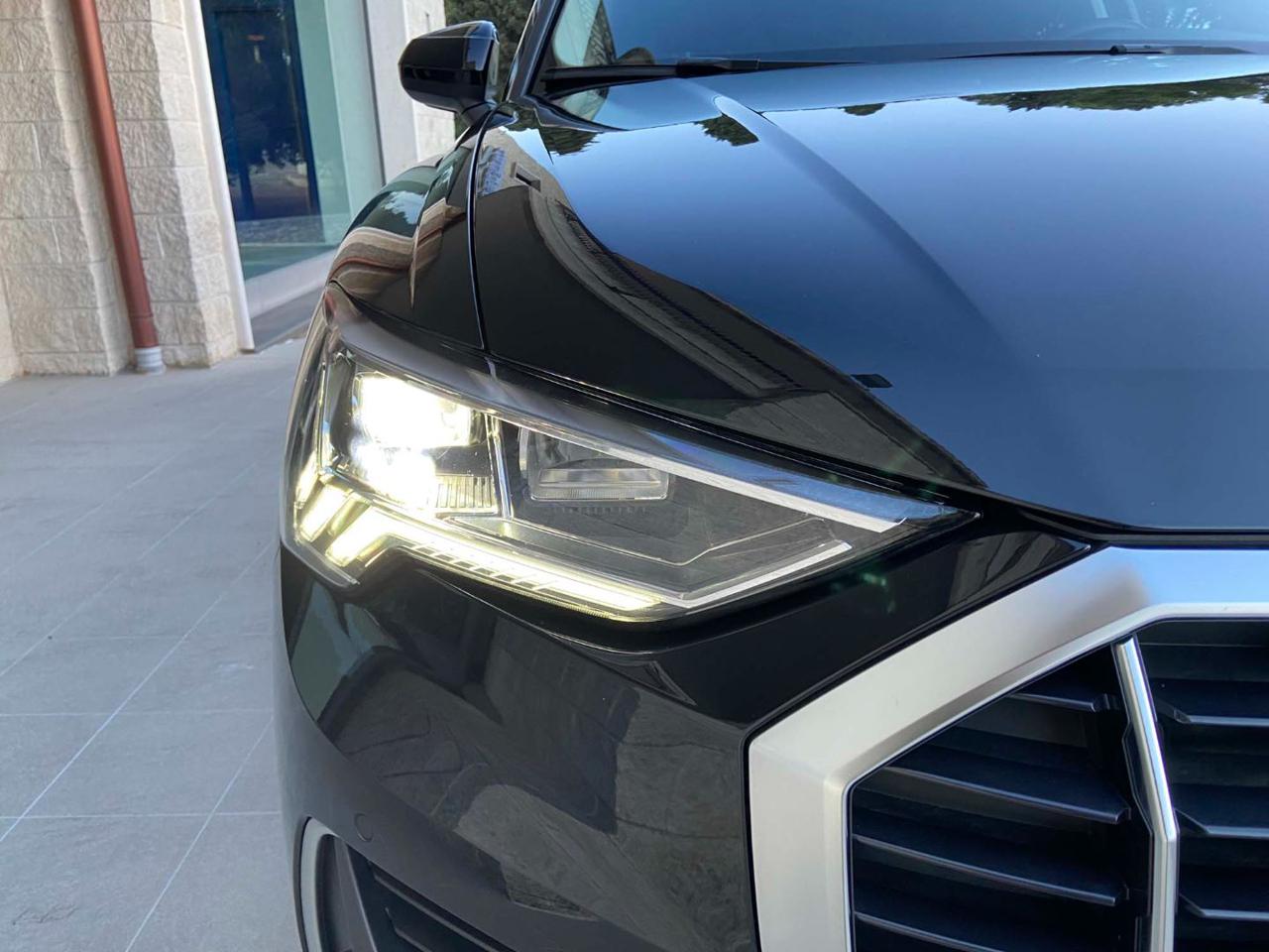 AUDI Q3 35 2.0 TDI S tronic Business Advanced COCKPIT - 28