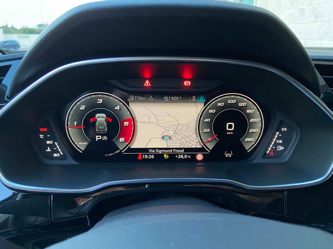 AUDI Q3 35 2.0 TDI S tronic Business Advanced COCKPIT - 14