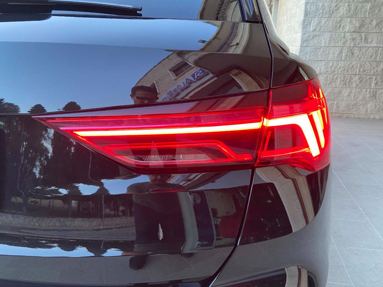 AUDI Q3 35 2.0 TDI S tronic Business Advanced COCKPIT - 31