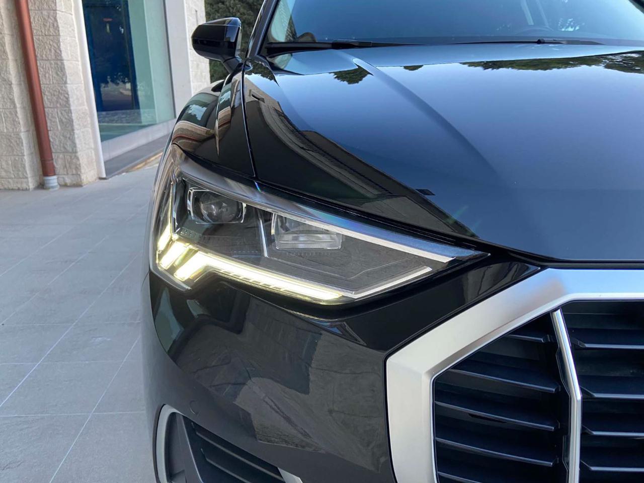 AUDI Q3 35 2.0 TDI S tronic Business Advanced COCKPIT - 33