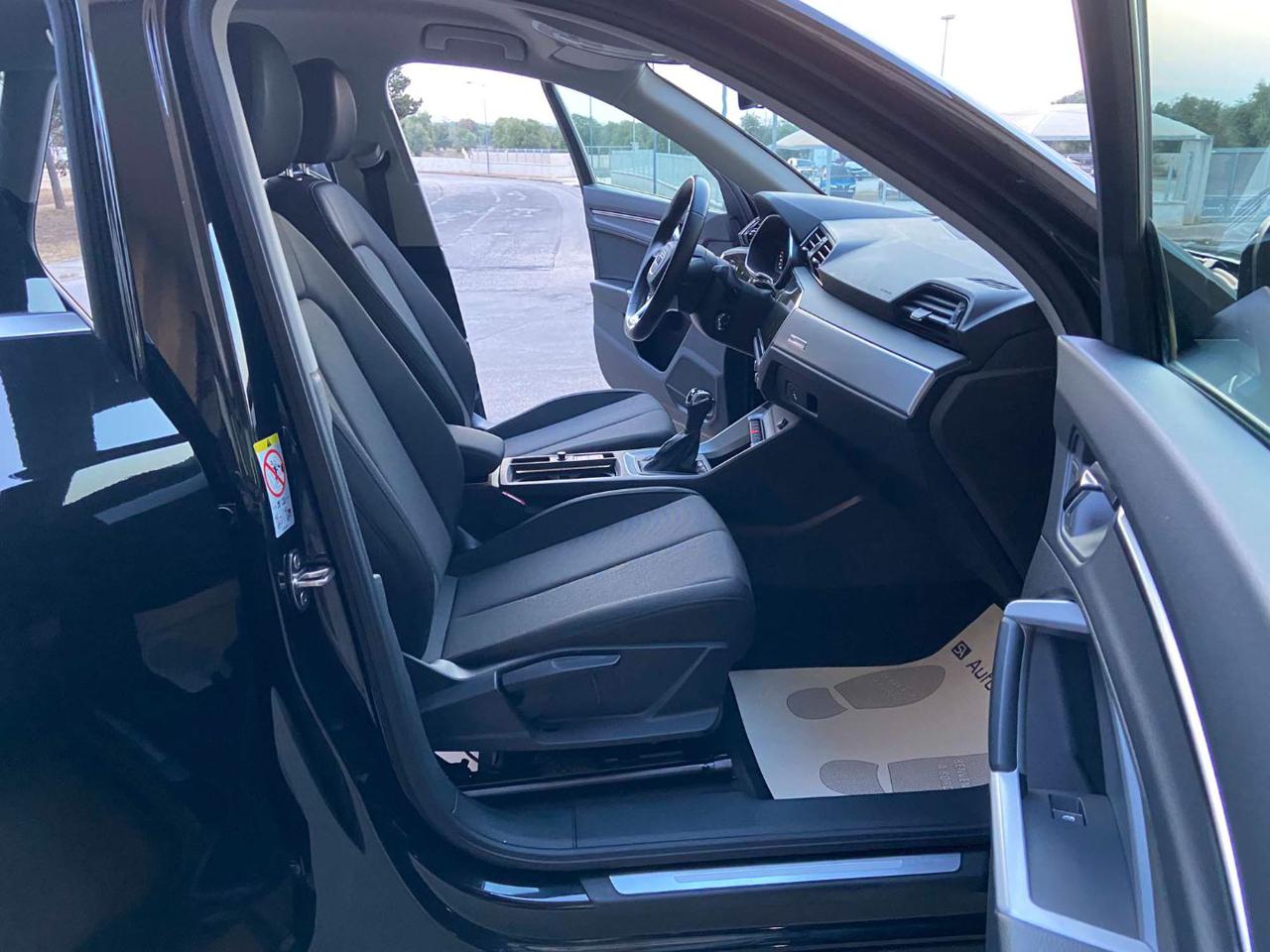 AUDI Q3 35 2.0 TDI S tronic Business Advanced COCKPIT - 8