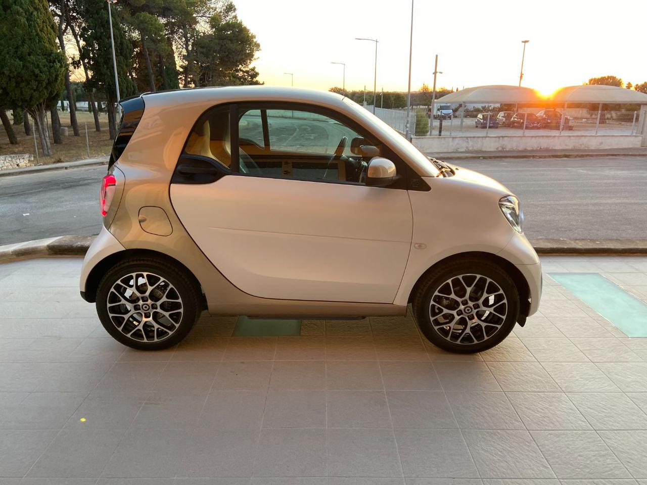 SMART ForTwo EQ Prime TETTO PAN-INTERNI IN PELLE-SEDILI RISCAL. - 4