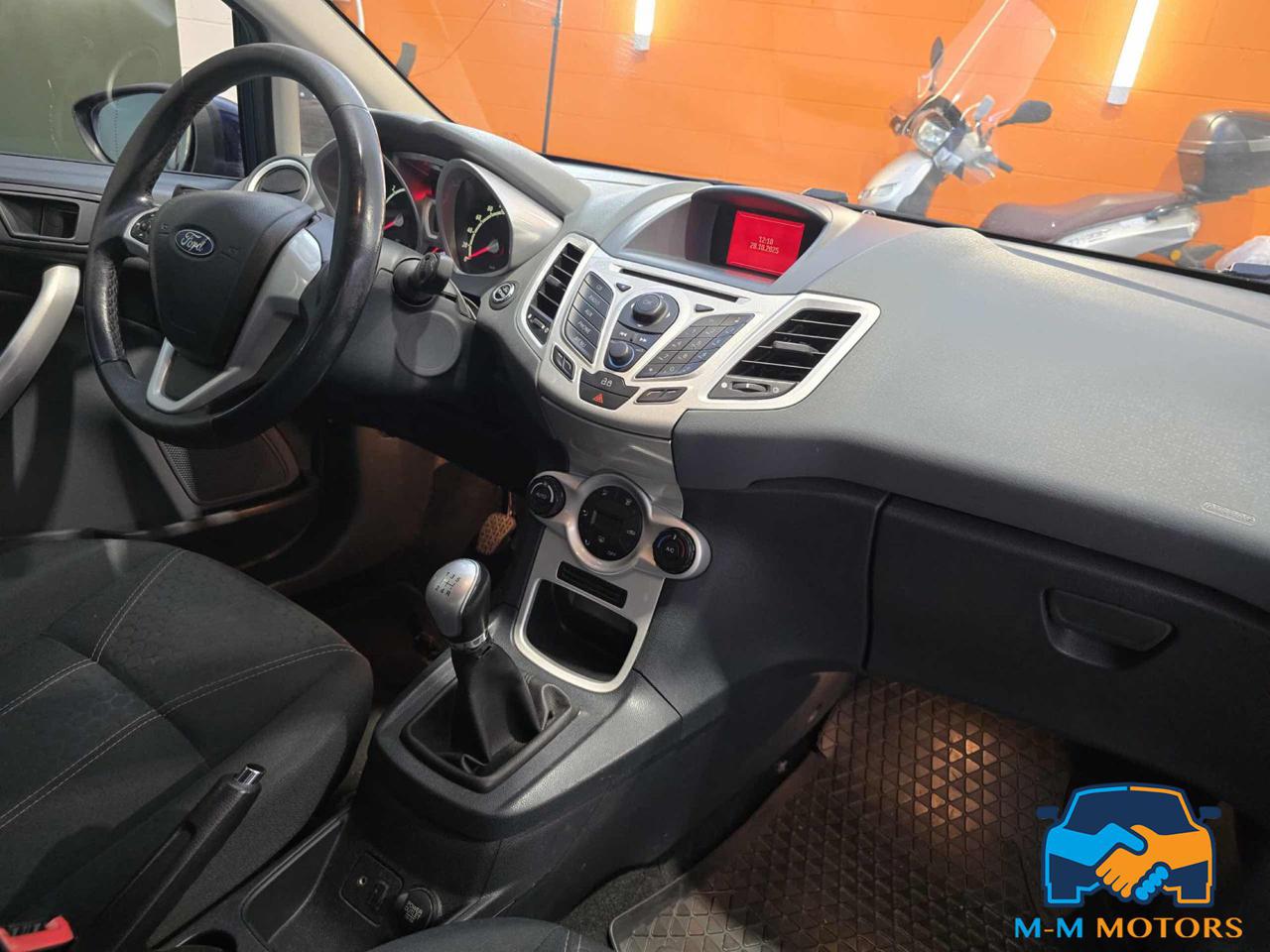 FORD Fiesta + 1.6 TDCi 95CV 5 porte - 17